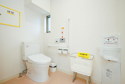 お手洗い（バリアフリー2室完備）